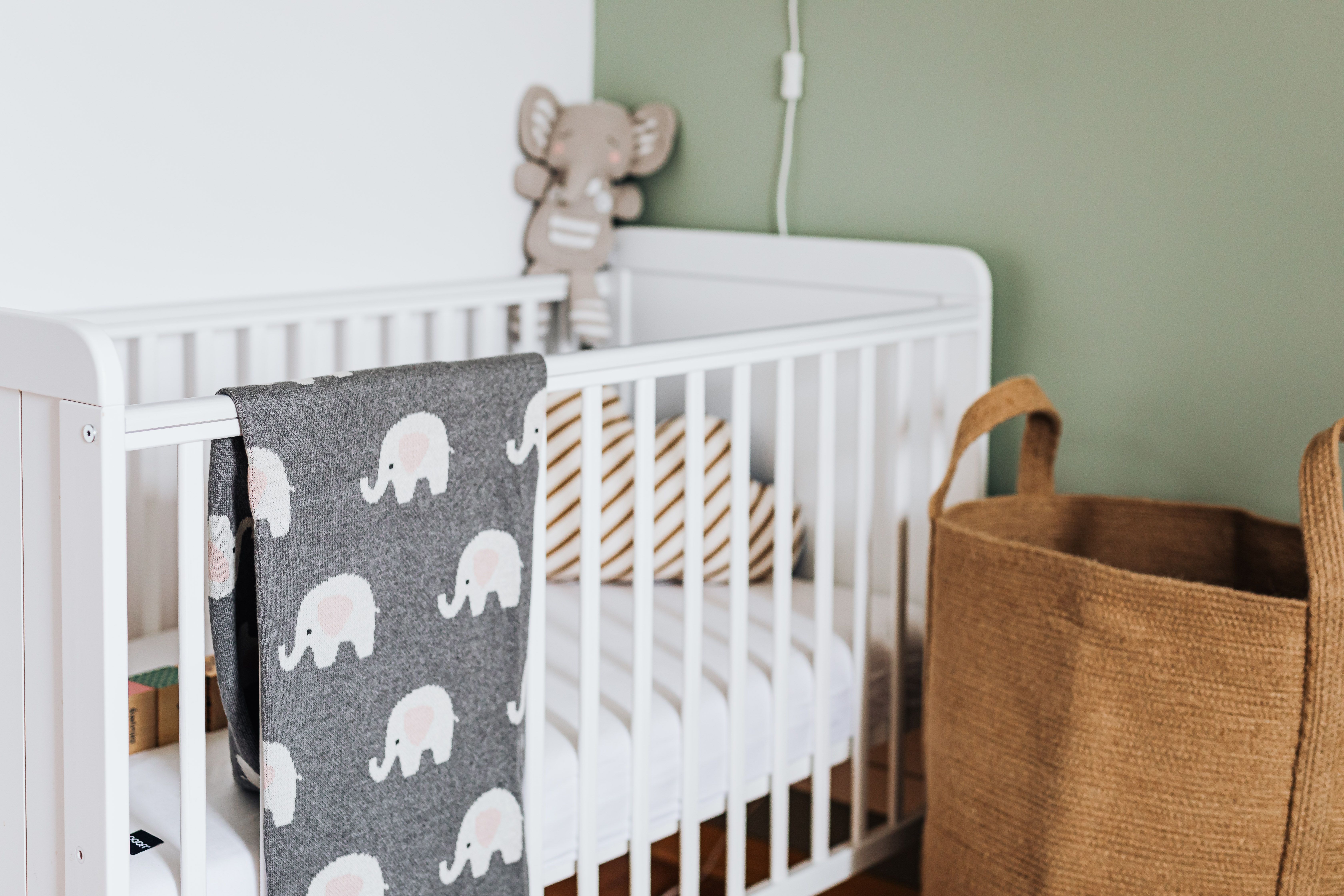 Organic crib mattress protector