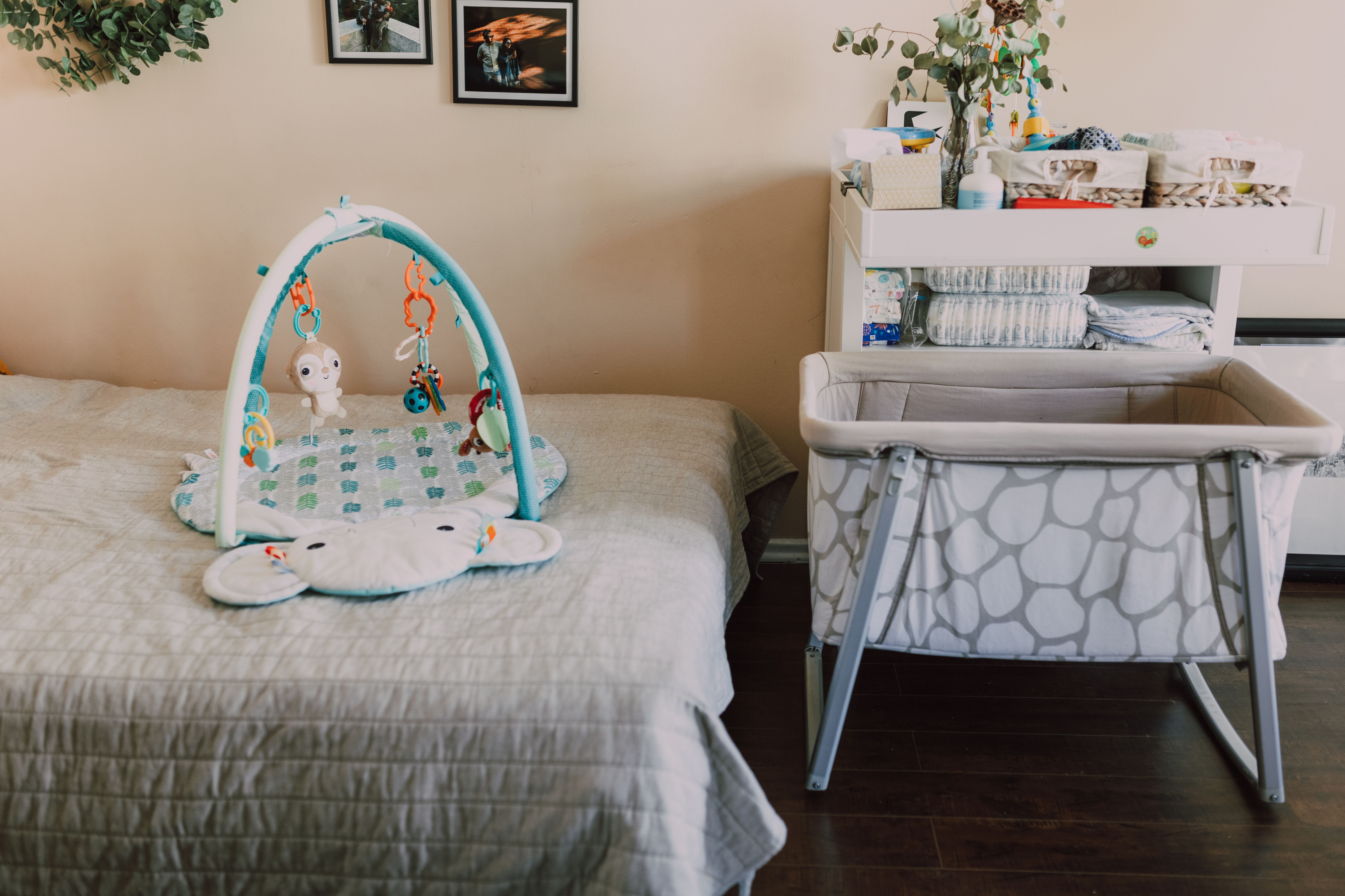 Travel crib